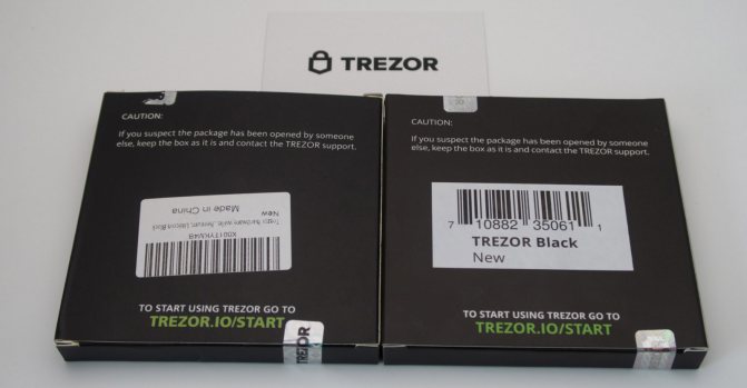 Голографические ленты на коробке Trezor One. Слева - подделка, справа - оригинал.
