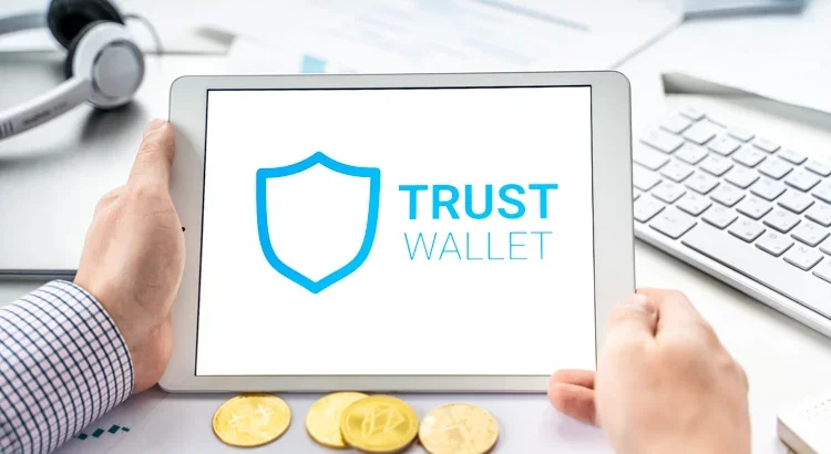 Логотип Trust Wallet крупно отображается на IPad.